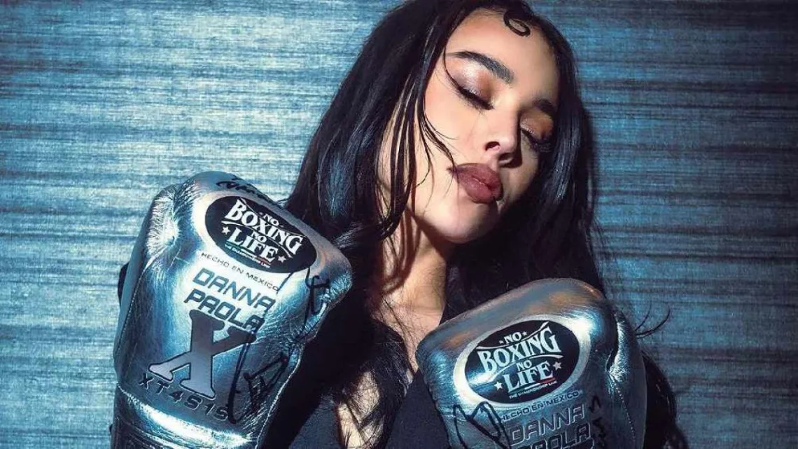 Danna Paola Responde a los Ataques por Cambiar la Entonación del Himno Nacional en la Pelea del Canelo