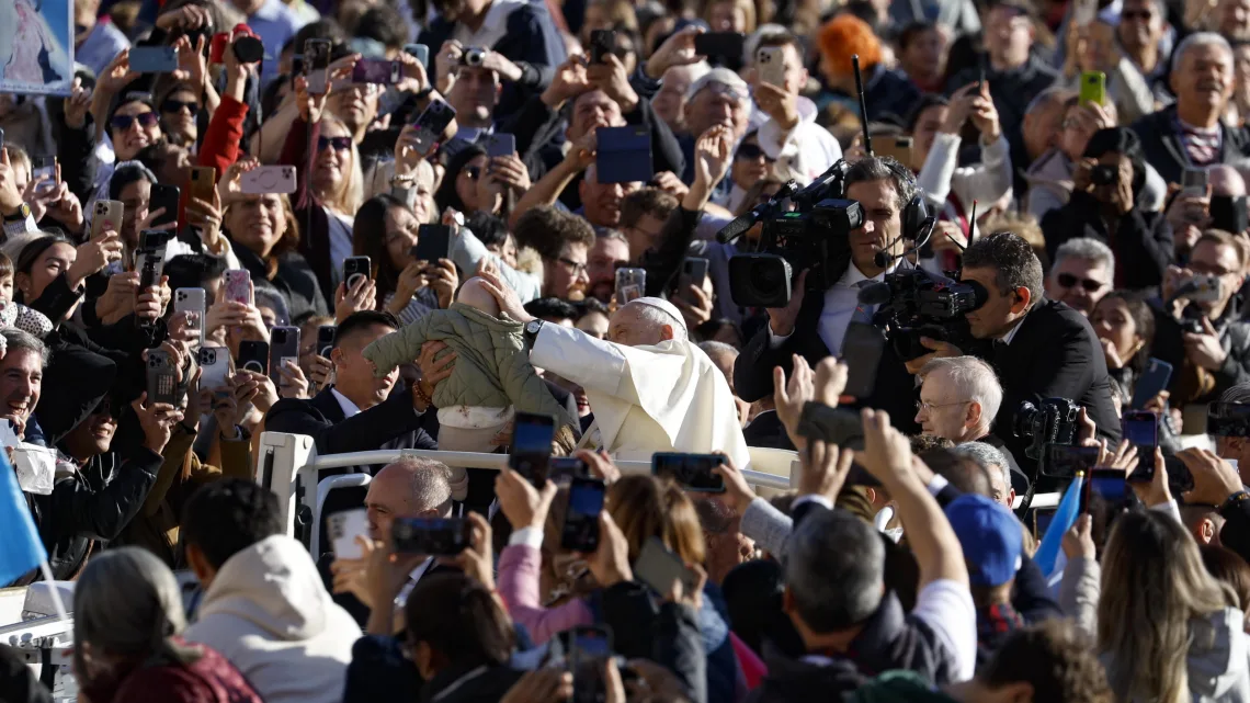 “Apertura en el Vaticano: Padrinos transexuales permitidos ‘con condiciones’ en bautizos”