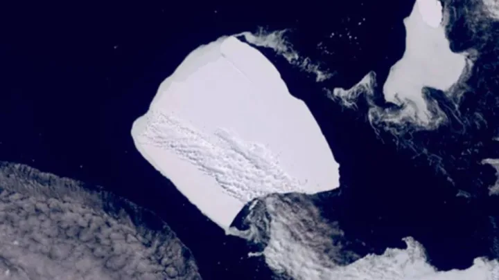 Tras 30 años encallado, el iceberg más grande del mundo vuelve a moverse