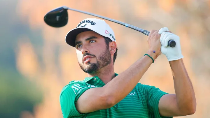  “Abraham Ancer Luce con Oro en una Competencia de Golf Emocionante en los Juegos Panamericanos”