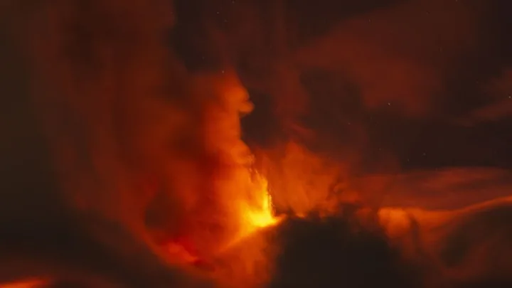 Volcán Etna, el más grande de Europa entró en erupción en Sicilia (VIDEO)