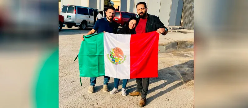  Mexicana Bárbara Lango y su esposo salen de la Franja de Gaza