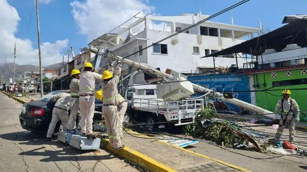 CFE: Tras huracán Otis, aún faltan casas y negocios en Acapulco por recuperar energía 