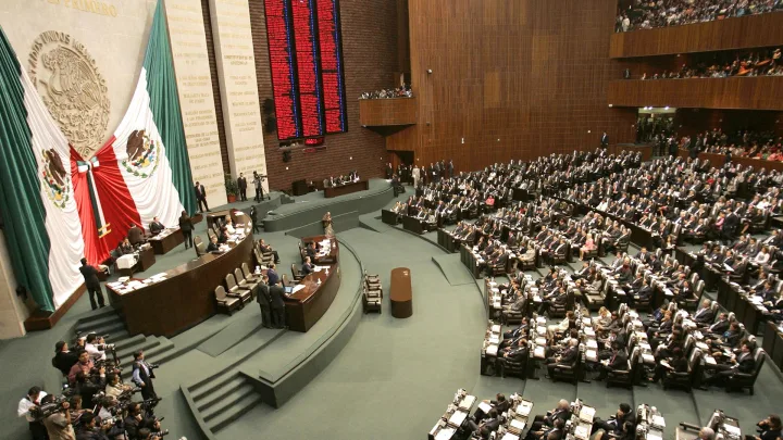 “Parlamento en Vivo: Debate Crucial sobre la Reforma de Jornada Laboral”