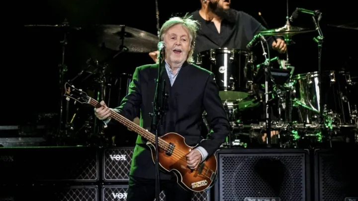  Paul McCartney Rinde Emotivo Homenaje a su Esposa Durante Concierto en Vivo