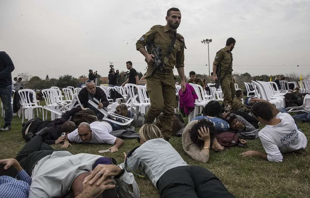 “Tiktokers” filman un kibutz arrasado por Hamas en el sur de Israel