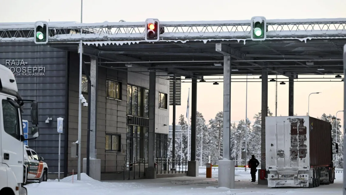 “Finlandia Cierra Totalmente la Frontera con Rusia para Impedir la Llegada de Migrantes”