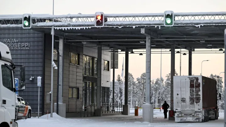 “Finlandia Cierra Totalmente la Frontera con Rusia para Impedir la Llegada de Migrantes”