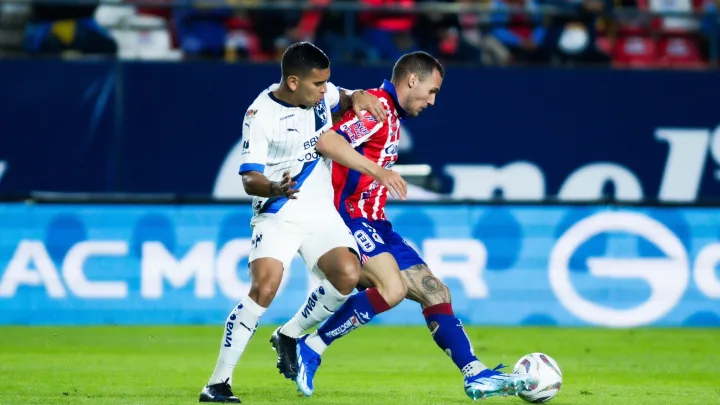 “Atlético de San Luis Toma la Delantera: 1-0 Contra Rayados en los Cuartos de Final”