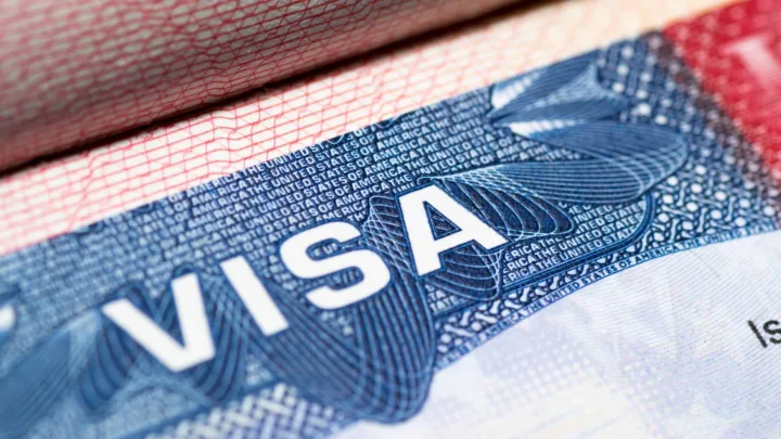 “Objetos que Pueden Sabotear Tu Entrevista para la Visa Estadounidense”