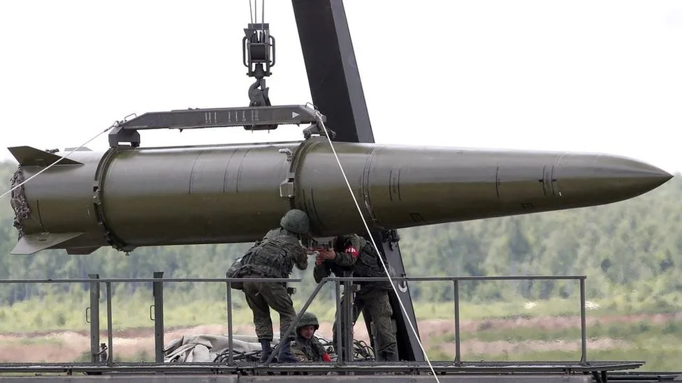 “Tensión Nuclear en la Frontera: Rusia Despliega Armas en Bielorrusia para Disuadir a Polonia”