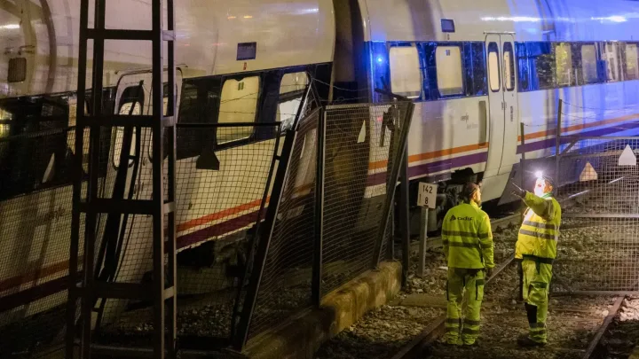 “Choque de trenes en Málaga, España: Desalojo de 260 pasajeros y un herido reportado”