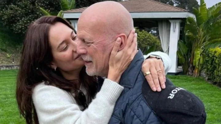 “Empeora la Salud de Bruce Willis: ‘Más Días Malos que Buenos’ en su Batalla contra la Demencia”