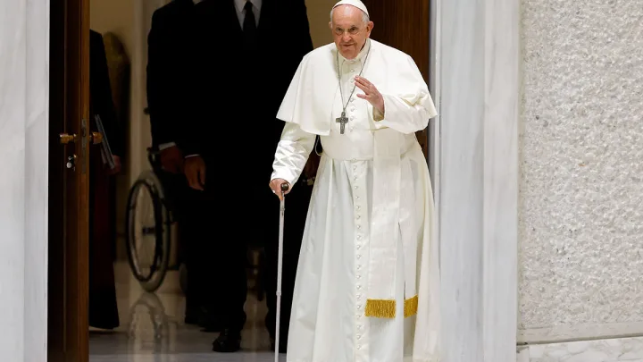 El Papa Francisco Reflexiona sobre Salud y Futuro: “La Vejez no se Maquilla”