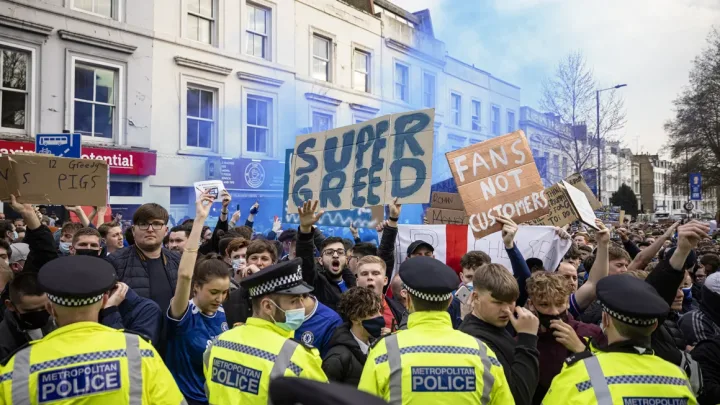 “Revuelo en el Futbol Europeo: El Tribunal de la Unión Europea Desafía a la UEFA y FIFA”