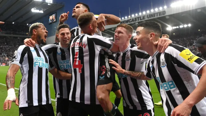 “El Futuro del Proyecto del Newcastle en Riesgo: Debe Ganar para Permanecer en la Champions League”
