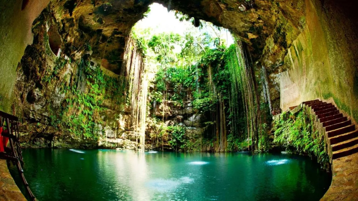 “Expertos alertan por presencia de microplásticos en cenotes de Mérida”