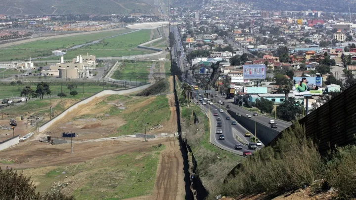  “Estados Unidos Cierra Cruce Fronterizo entre Arizona y Sonora, Generando Preocupación”