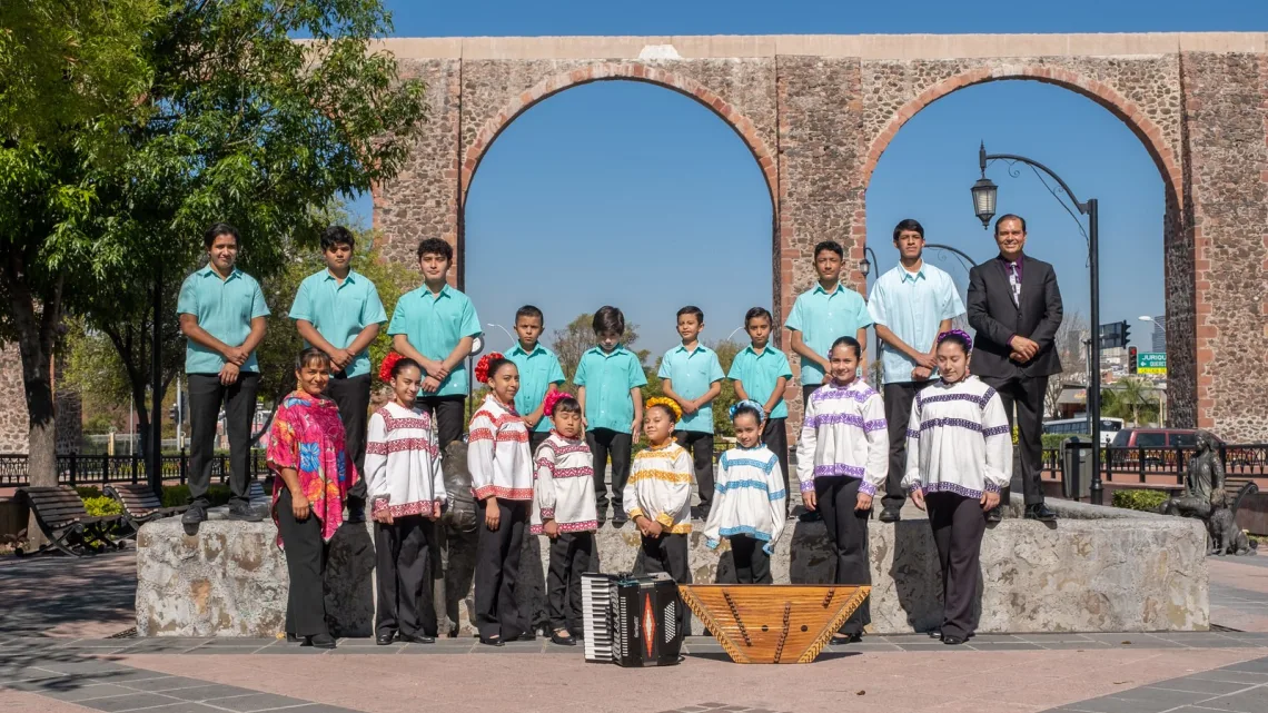 Abandera titular de SECULT a orquesta infantil Makochi Dulcemelos