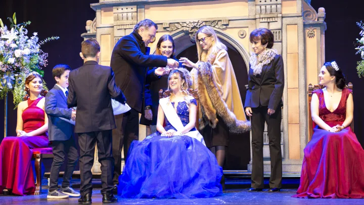 Encabeza Gobernador coronación de María Fernanda II como Reina de las Fiestas de Navidad 2023
