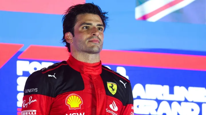 “Carlos Sainz: En la Ruta de la Renovación con Ferrari”