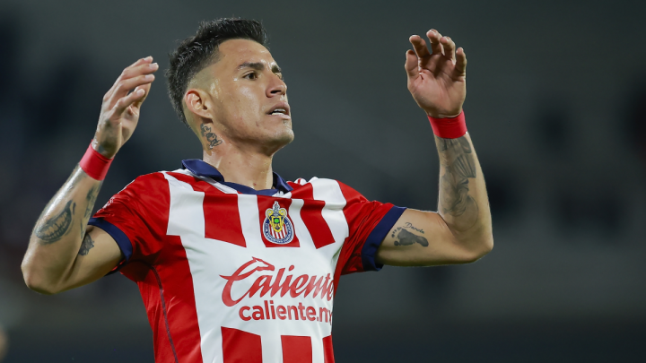 “Chivas Anuncia la Partida de ‘Chicote’ Calderón Rumbo al Necaxa para el Clausura 2024”