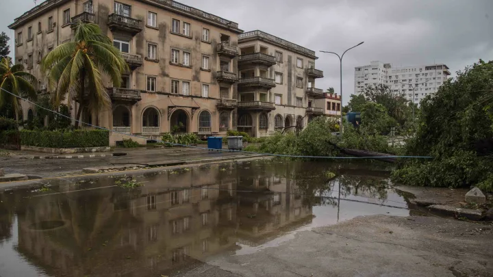  Devastadoras Lluvias en La Habana Dejan la Ciudad en Estado de Emergencia  