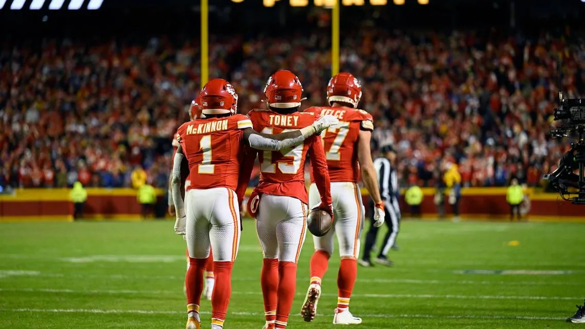 Chiefs de Kansas City Derrotados por Errores y Decisiones Arbitrales en Duelo contra los Bills de Buffalo