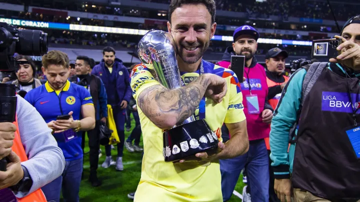“Miguel Layún Se Retira Como Leyenda: La 14 Brilla en Su Despedida”