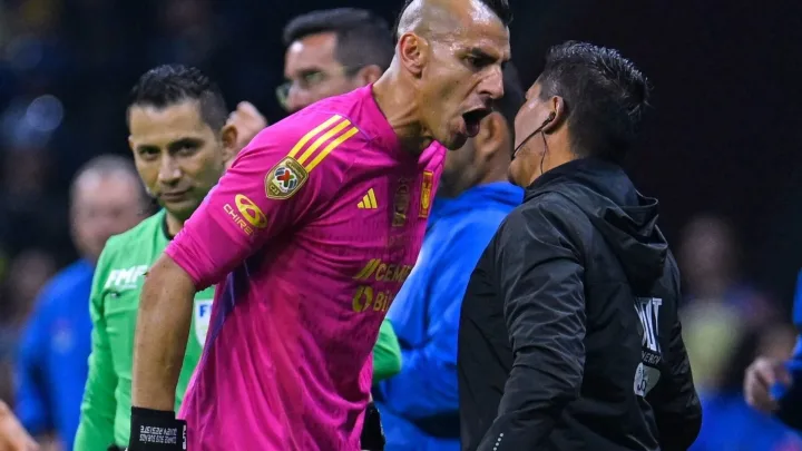 “Dura Sanción para Nahuel Guzmán: Tres Partidos de Suspensión por Ofensas al Cuerpo Arbitral”