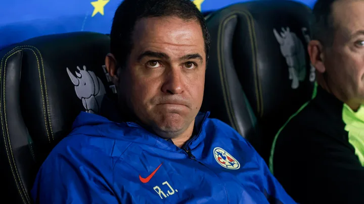 “Águilas Desatan Tormenta, pero la Puntería se Desvía: Jardine Lamenta el Empate”