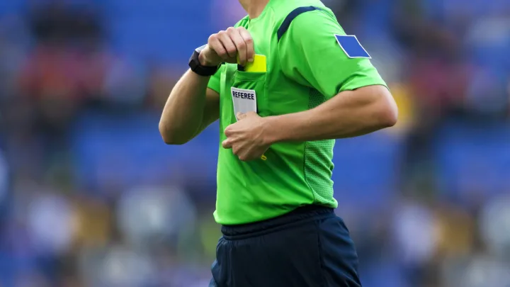 “Polémica en el Terreno: Falsos Mandatos de la Comisión de Árbitros Agitan las Aguas del Futbol Mexicano”