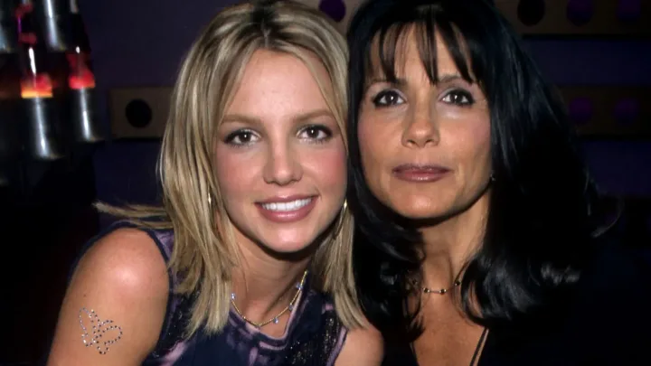  “Britney Spears Celebra su Cumpleaños 42 con la Presencia de su Mamá y Hermano”