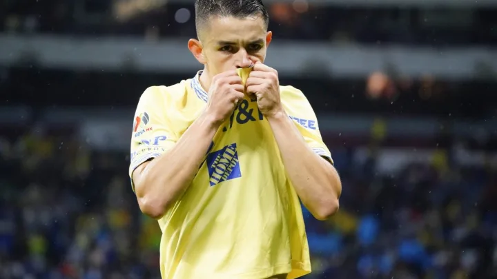 “Álvaro Fidalgo, la Joya Azulcrema: Estrella Récord del Apertura 2023”