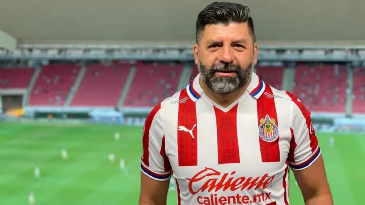 “Duelo de Pasiones: El Dolor de las Chivas al Ver al América Alzar su 14º Trofeo”