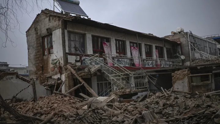 “Tragedia en Gansu, China: – Terremoto de 5.9 Deja Más de 200 Heridos y 111 Personas Fallecidas”
