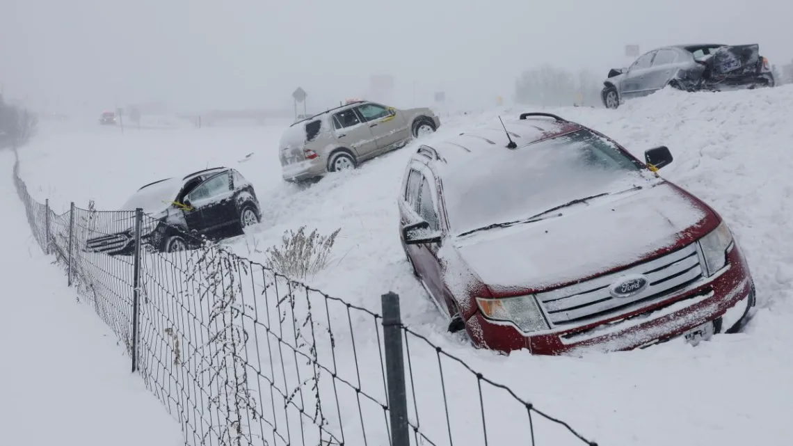 “Tormenta Invernal Afecta Cinco Estados de EE. UU. en Plena Temporada Festiva”