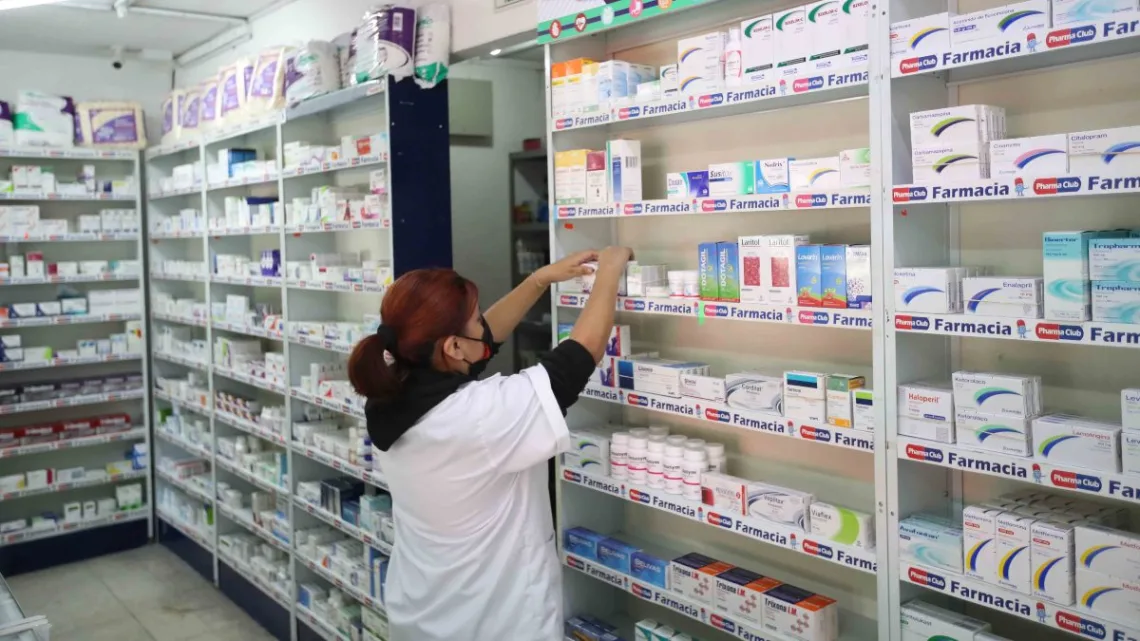“Mexicanos Encabezan Gastos en Medicina entre Países de la OCDE, Según Informe 2023”