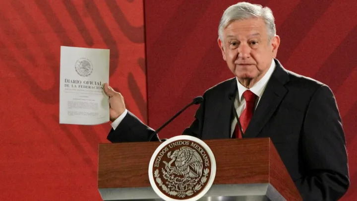  “Propuesta de Reducción de Jornada Laboral a 40 Horas: López Obrador Aboga por un Debate Inclusivo”