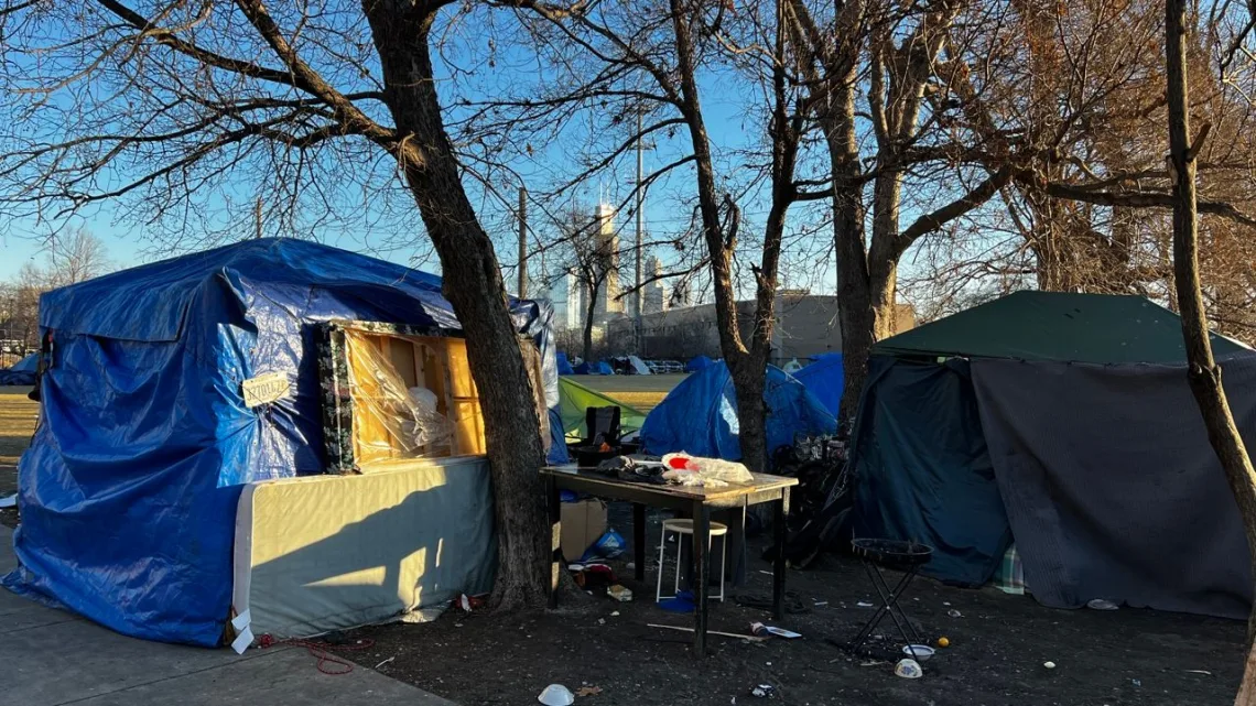 “Tragedia en Chicago: Muere Niño Migrante de 5 Años en Refugio, Aumenta Preocupación por Condiciones de Salud”
