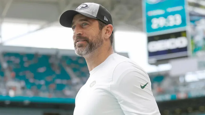  “Aaron Rodgers Regresa a los Entrenamientos con los Jets, pero no Jugará esta Temporada”