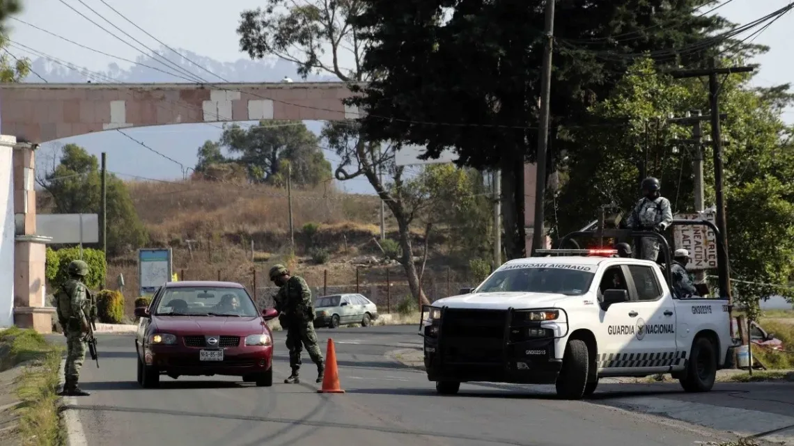 “Búsqueda Desesperada: 14 Desaparecidos Tras Enfrentamiento en Texcaltitlán”