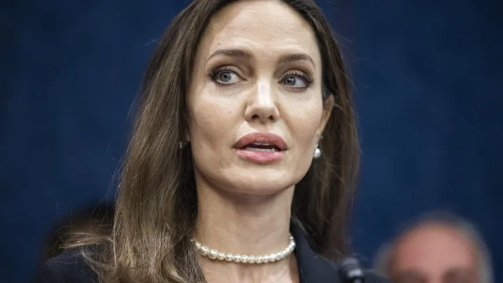 Angelina Jolie critica a Hollywood, describiéndolo como un lugar no saludable y superficial