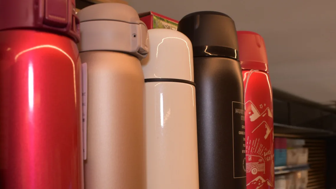 “Profeco Advierte sobre Termos de Mala Calidad: Fuga de Líquidos y Capacidad Inferior a lo Anunciado”