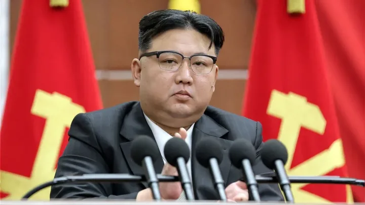 “Corea del Norte Prueba Dron Submarino de Ataque Nuclear en Medio de Tensiones Regionales”