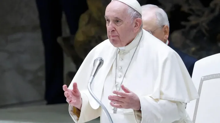 El Papa Francisco Respaldado la Bendición a Uniones Homosexuales y Descarta Renuncia