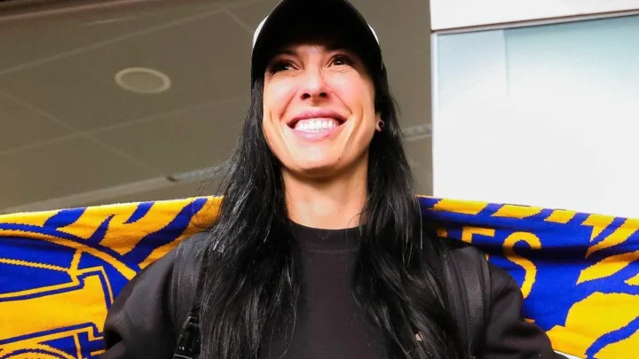 “Jennifer Hermoso se Encamina hacia su Debut con Tigres en un Duelo ante Pumas”