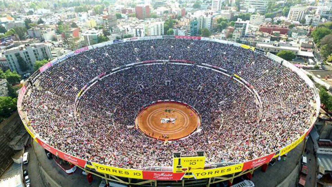  “Regresan las Corridas a la Plaza México con Actuaciones Deslucidas”   