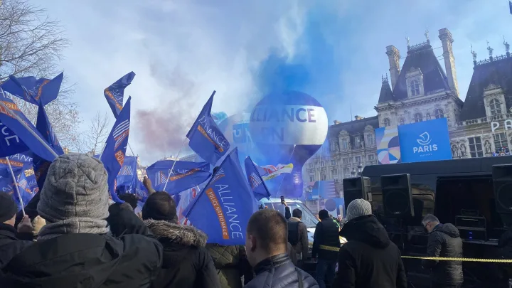 “Policías franceses denuncian condiciones de ‘explotación’ previas a los Juegos de París”
