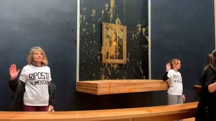 “Activistas Ecologistas Lanzan Sopa a la ‘Mona Lisa’ en el Louvre”